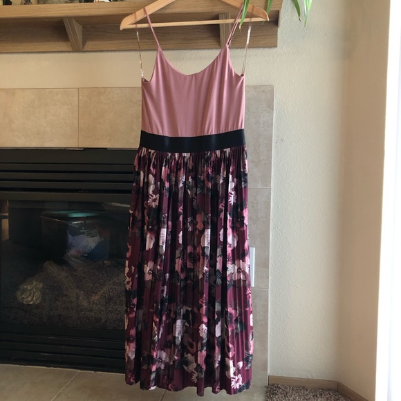 Comfy and Light Dress - Picture 2 of 7